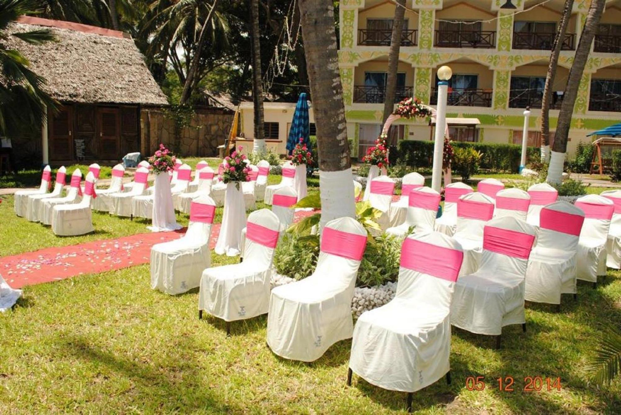 Sai Rock Beach Hotel & Spa Bamburi Exterior photo