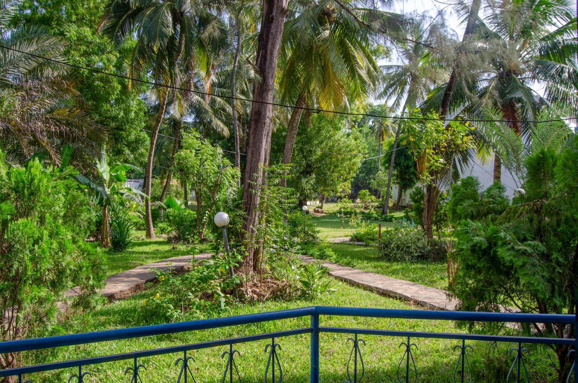 Sai Rock Beach Hotel & Spa Bamburi Exterior photo